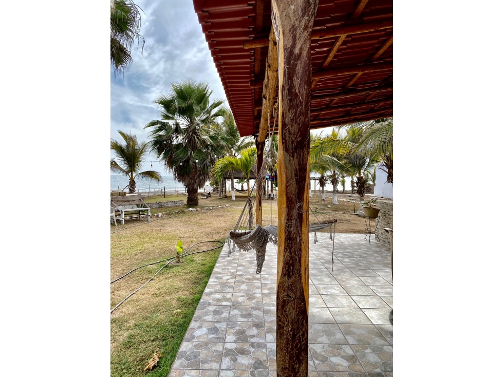 REMATE DE CASA DEPARTAMENTOS Y TERRENO A PIE DE PLAYA EN CELESTINO - 3