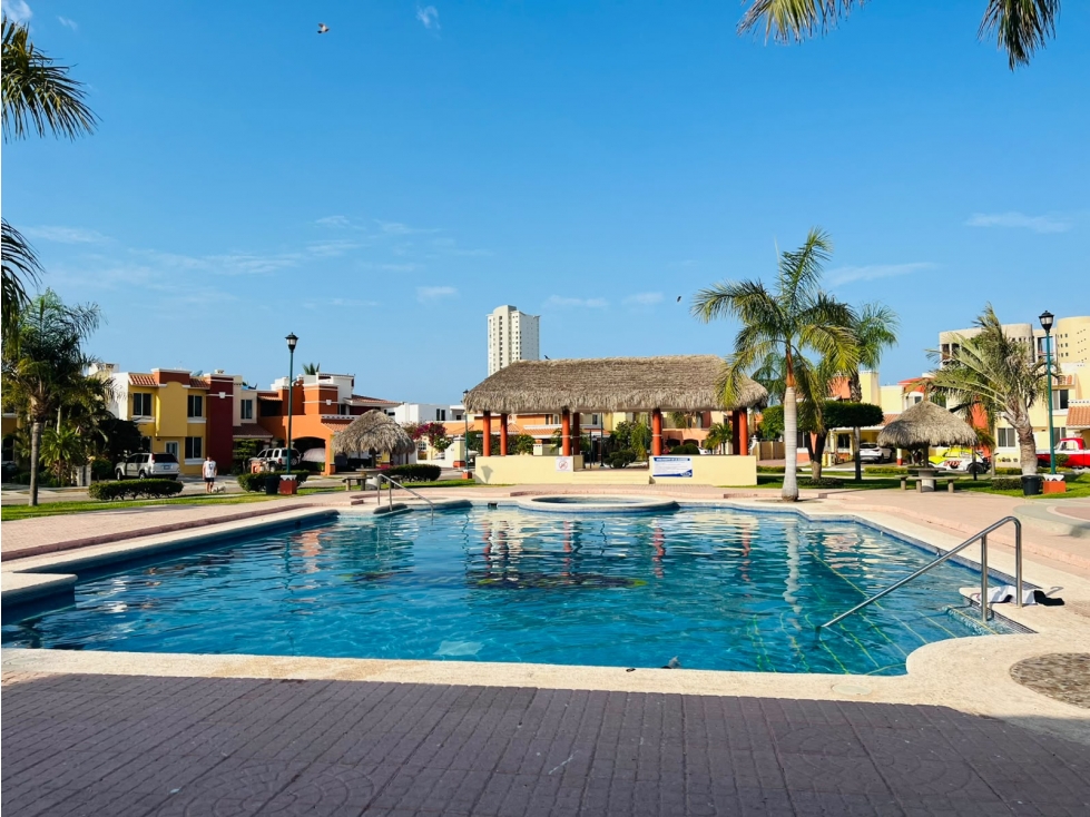 CASA AMPLIA 3 REC AMUEBLADA (1 REC PB) COTO PRIV A UNOS PASOS DE PLAYA