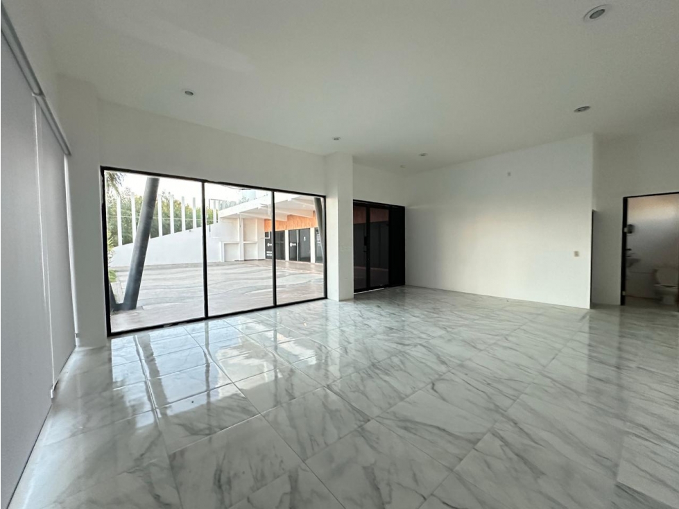 LOCAL 60M2 PLANTA BAJA ESQUINA EN LA MARINA MAZATLAN - 4