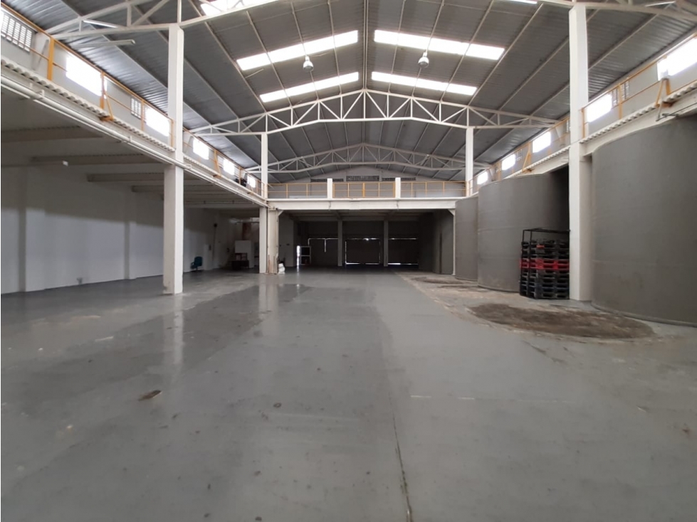 Venta de Bodega 2.070m2 - 2