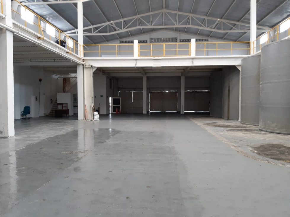Venta de Bodega 2.070m2 - 3