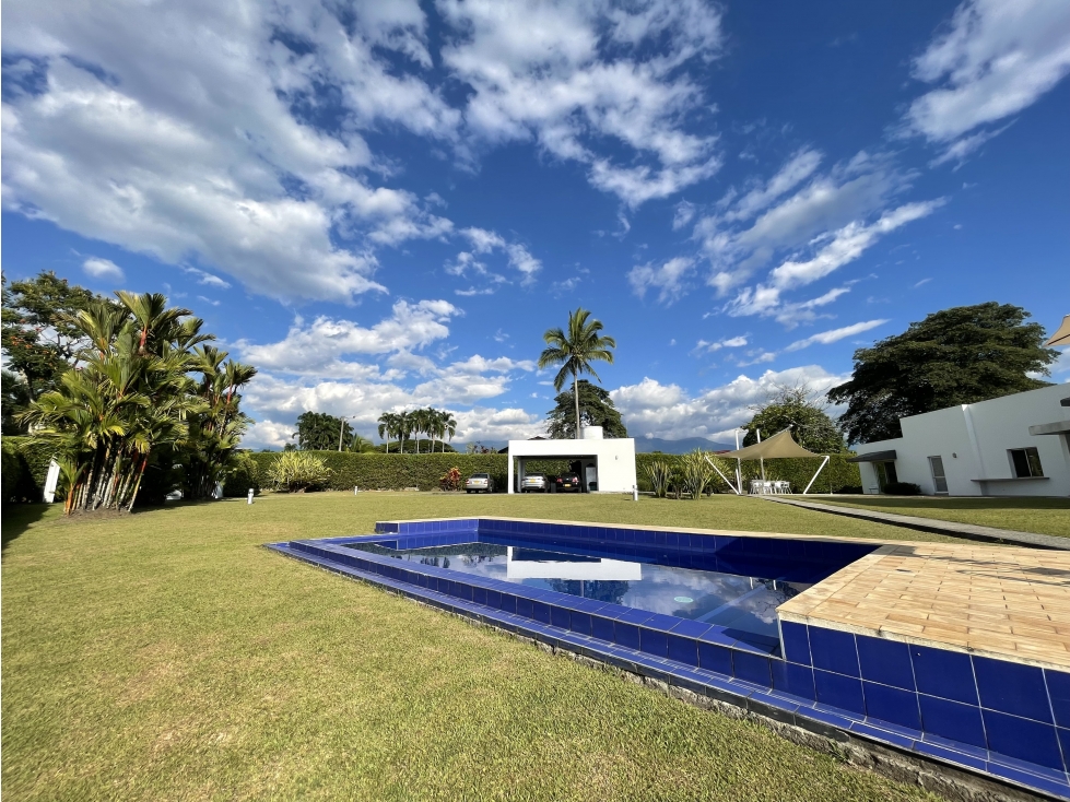 Se Vende Hermosa Casa Campestre Cerca al Club Campestre