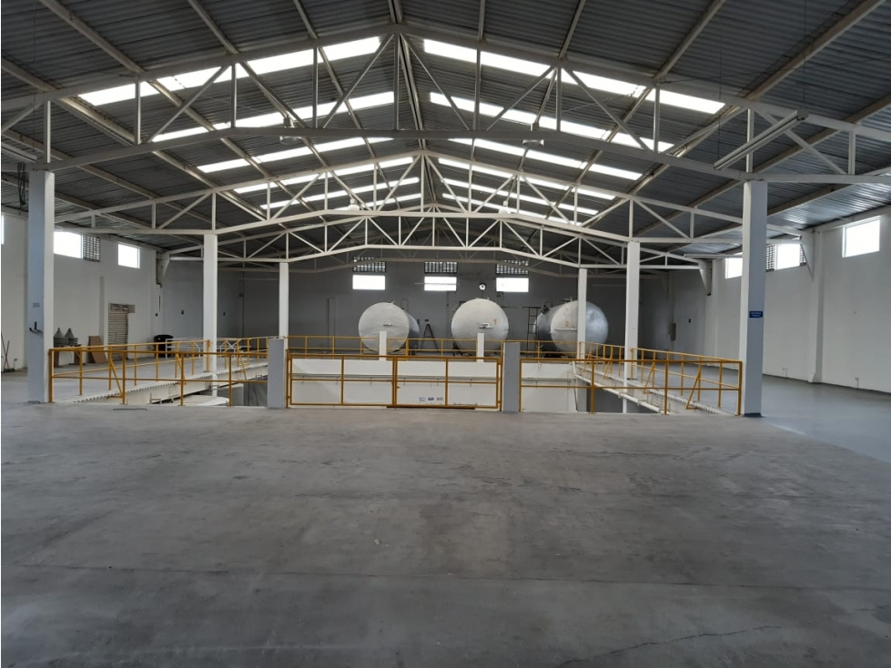 Venta de Bodega 2.070m2 - 5