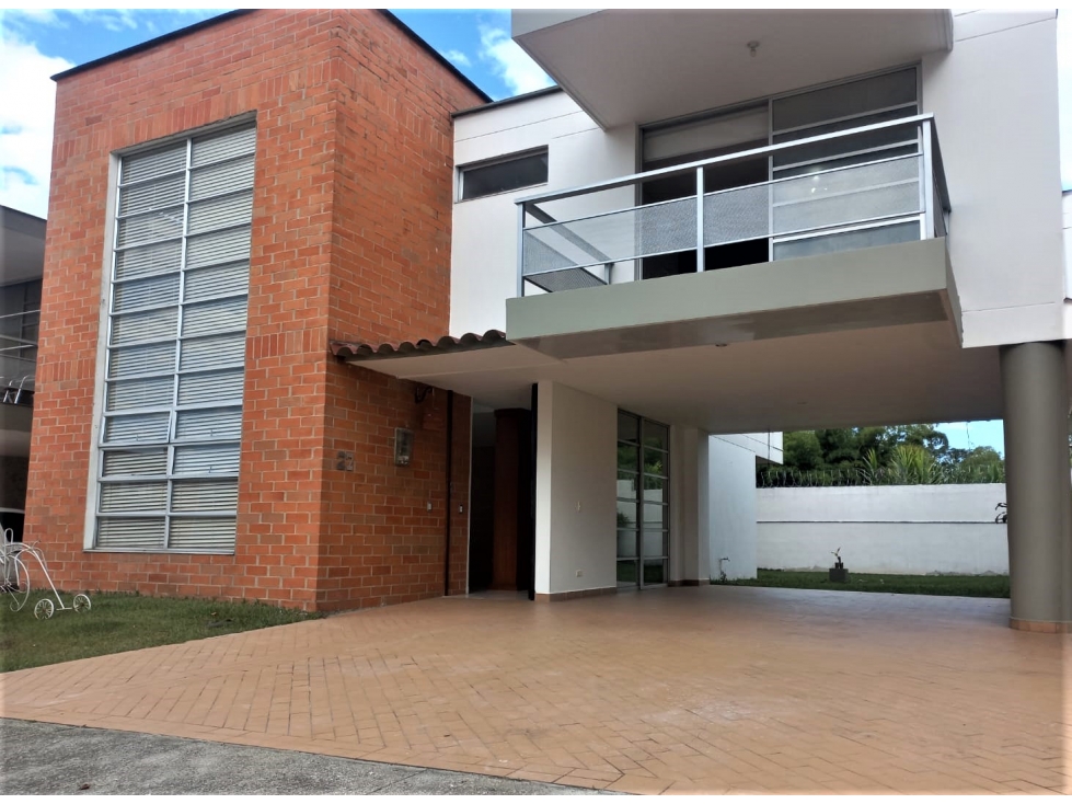 Vendo casa en conjunto cerrado via Armenia La Tebaida