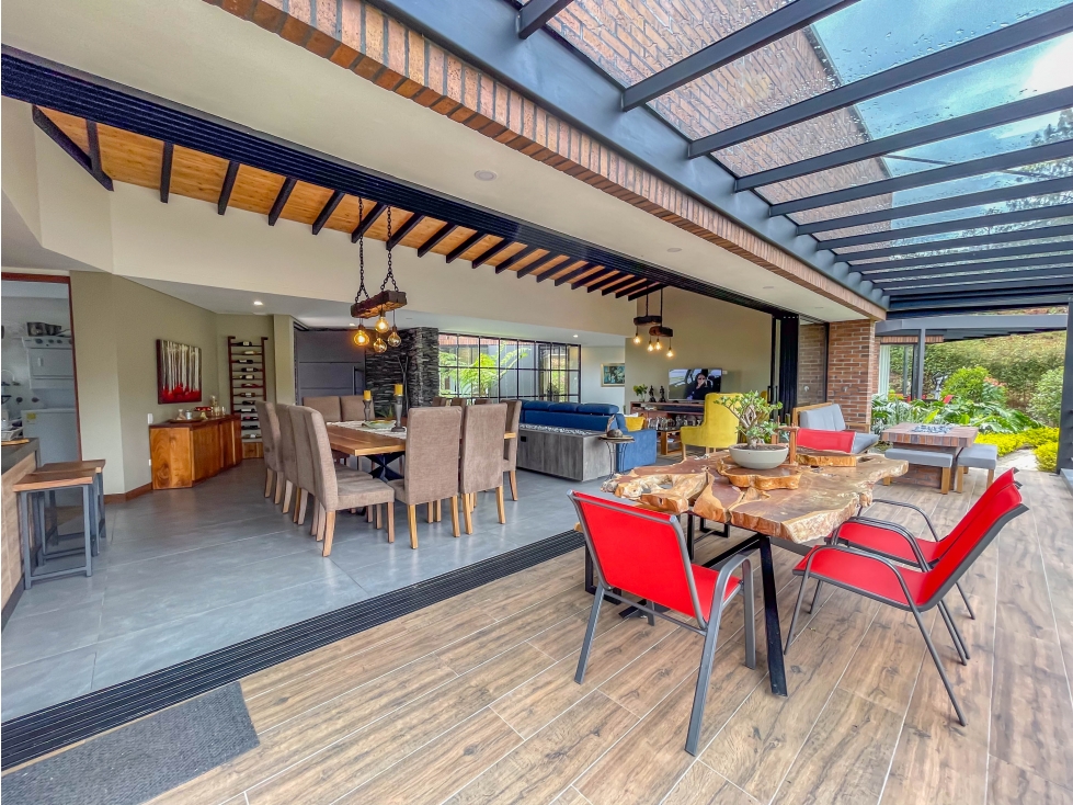 CASA MODERNA EN EL RETIRO DE UN NIVEL VISTA AL BOSQUE — foto 3