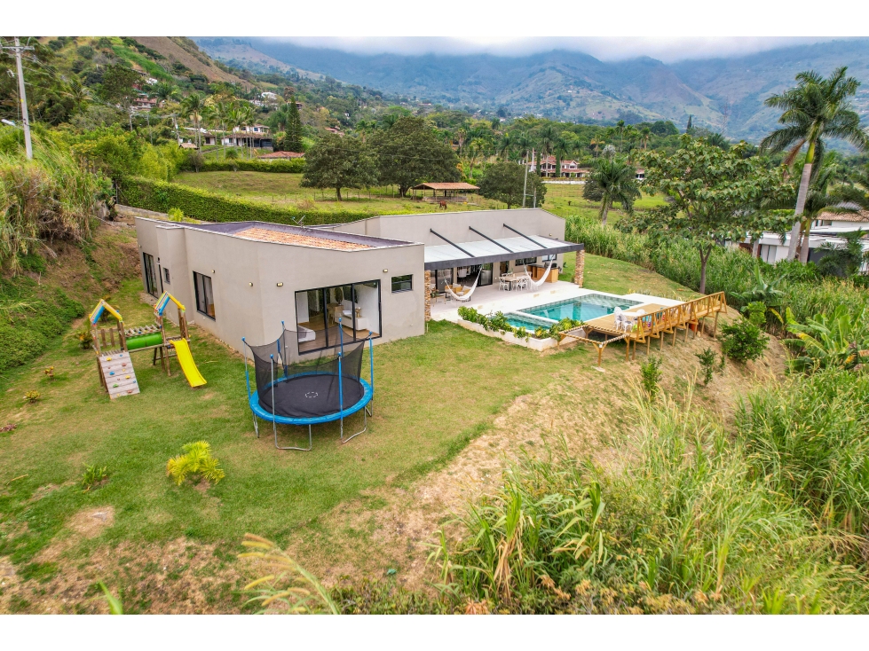 CASA CAMPESTRE COPACABANA NORAL CON PISCINA DE UN SOLO NIVEL — foto 2