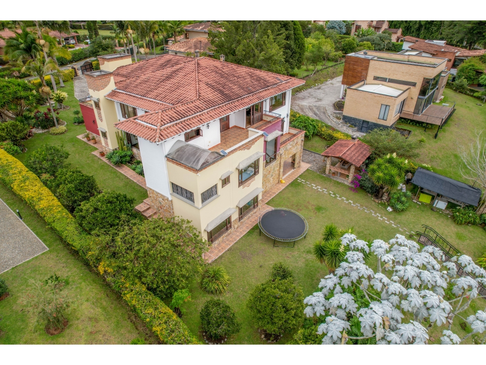 CASA DE 6 HABITACIONES EN LLANO GRANDE