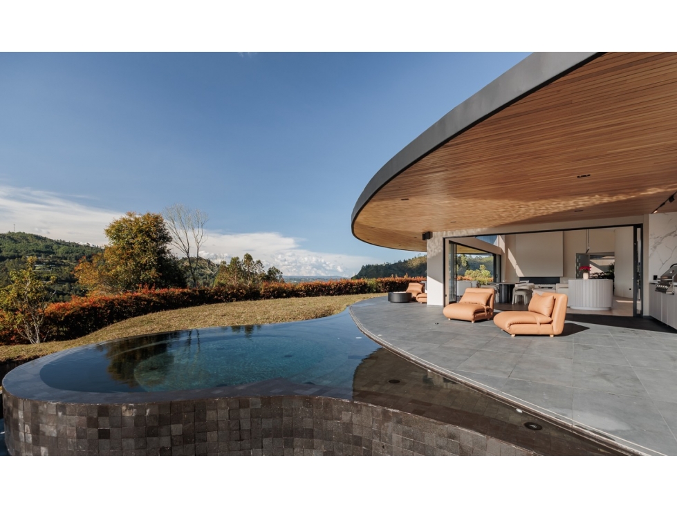 MODERNA MANSION CON VISTA DE UN SOLO NIVEL EL RETIRO — foto 2