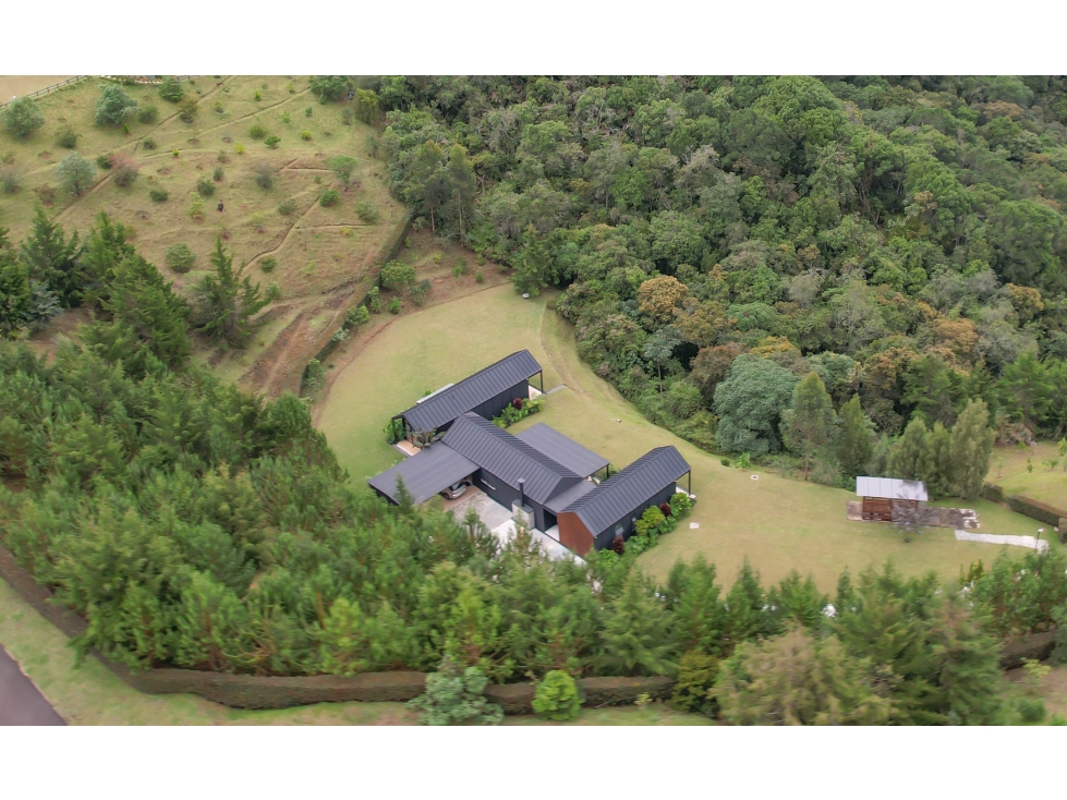 CASA MODERNA EN EL RETIRO, RODEADA DE BOSQUE UN SOLO NIVEL — foto 4