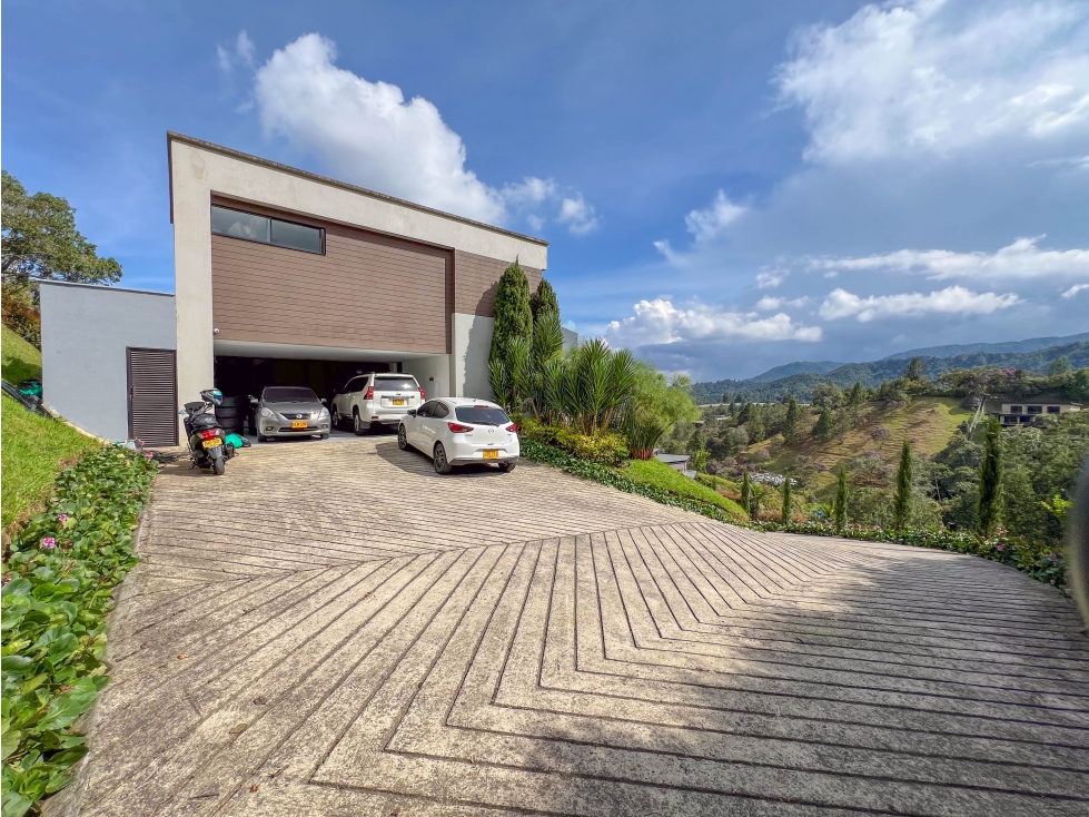 Casa campestre en las Palmas sector Mercaajuste