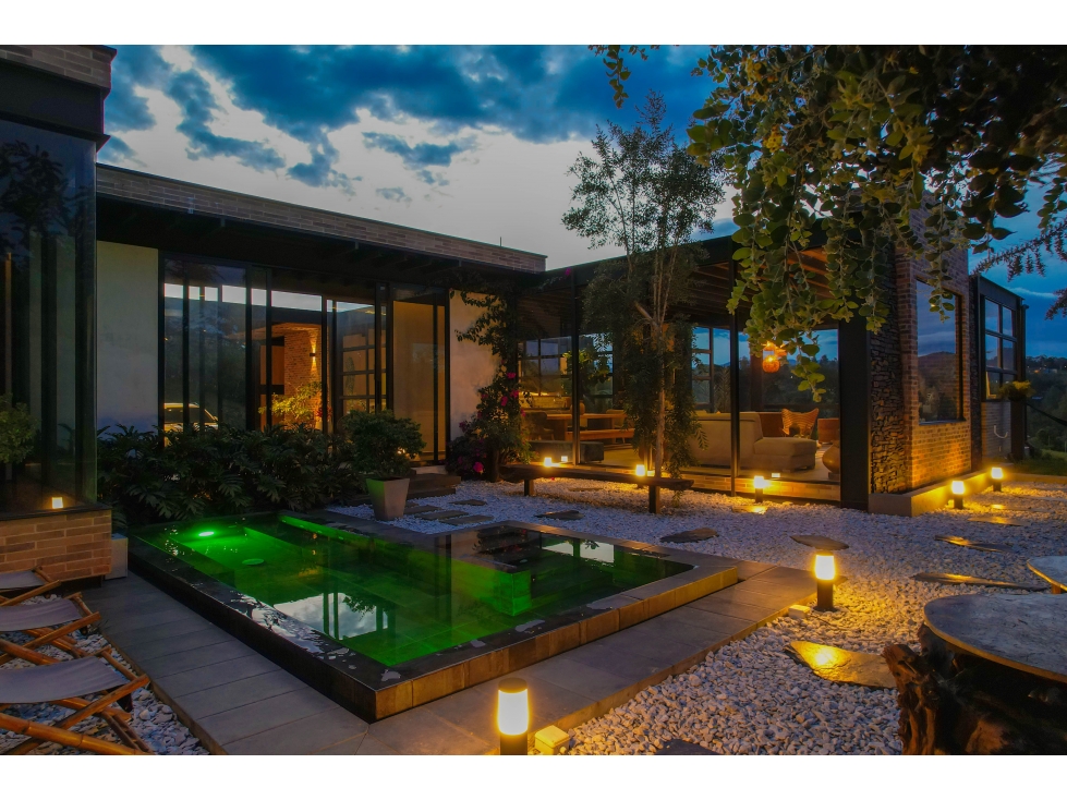 CASA MODERNA DE UN NIVEL EN EL RETIRO CON JACUZI UNIDAD CERRADA