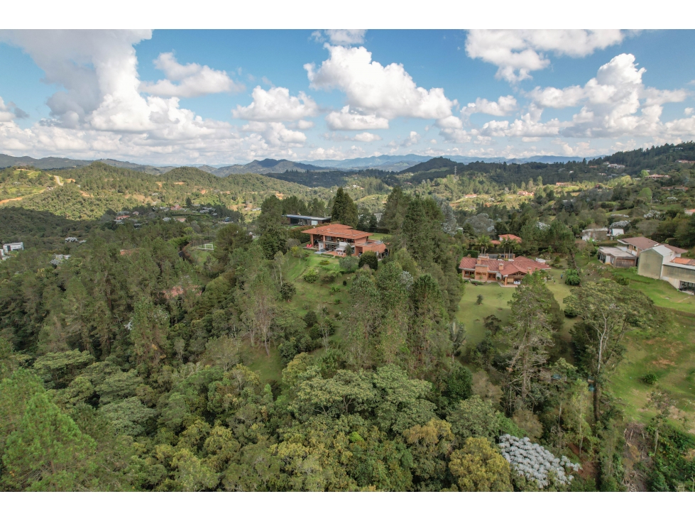Casa en Envigado Escobero de 8.400 m2, vista y naturaleza. — foto 5