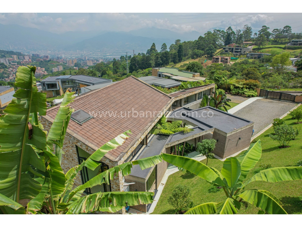 CASA CAMPESTRE EN ENVIGADO 3 HABITACIONES, ESCOBERO BAJO