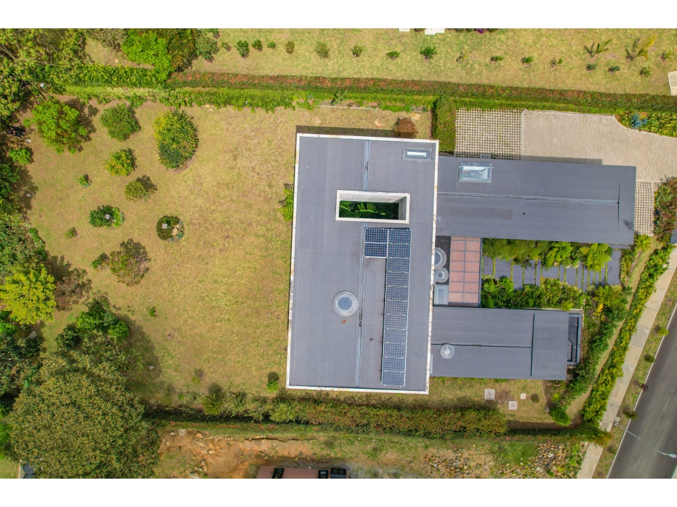 CASA MODERNA EN EL ALTO DE PALMAS LOTE PLANO — foto 4
