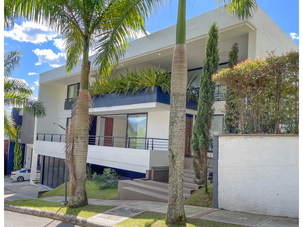 CASA MODERNA EN PALMAS BAJO, 4 HABITACIONES GIGANTES