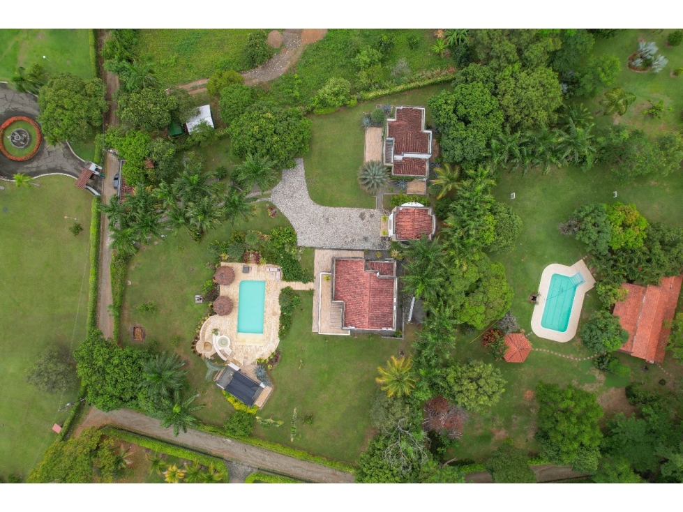 CASA MODERNA EN SAN JERONIMO DE 10 HABITACIONES — foto 4