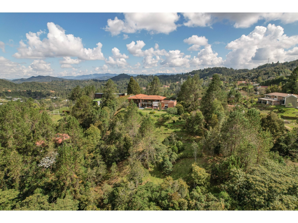 Casa en Envigado Escobero de 8.400 m2, vista y naturaleza. — foto 6