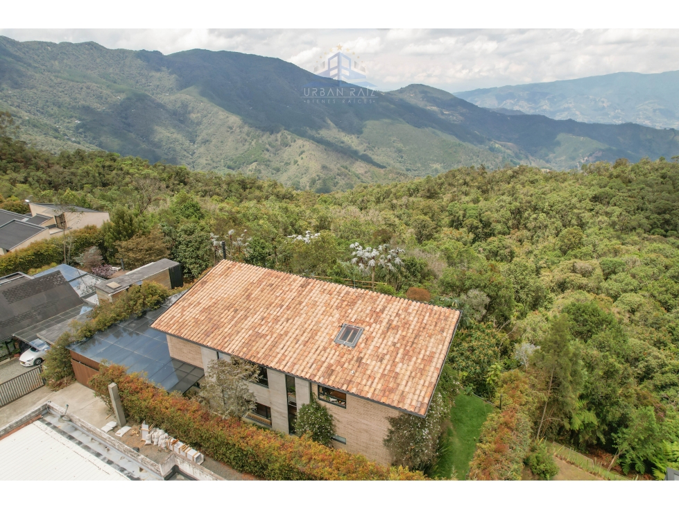 LA UNICA CASA DE 6 HABITACIONES CON BOSQUE EN ENVIGADO — foto 4