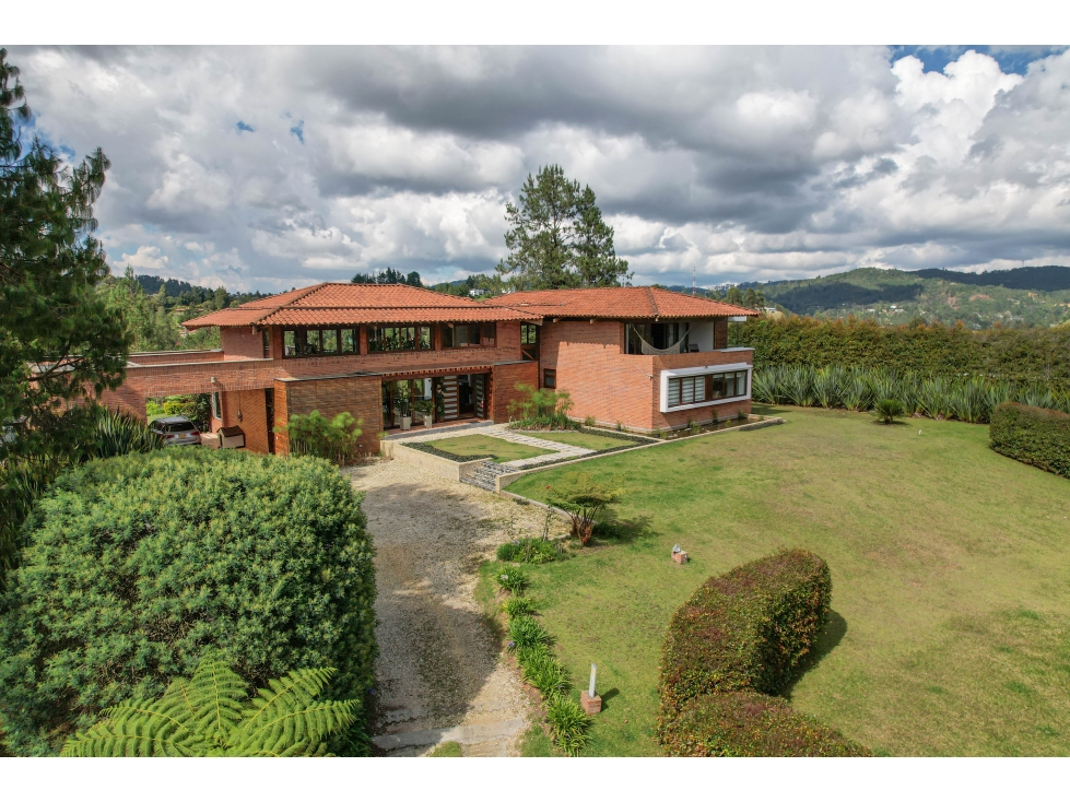 Casa en Envigado Escobero de 8.400 m2, vista y naturaleza. — foto 4
