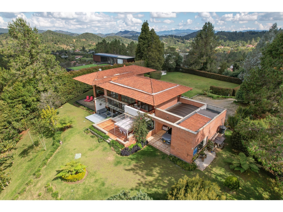 Casa en Envigado Escobero de 8.400 m2, vista y naturaleza. — foto 3