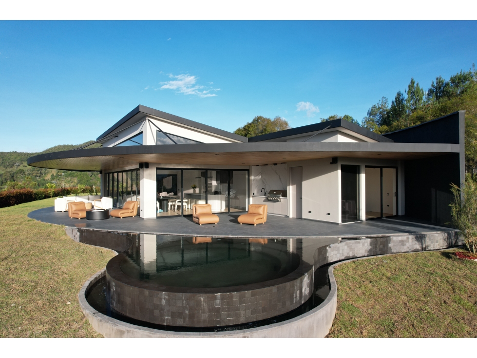 MODERNA MANSION CON VISTA DE UN SOLO NIVEL EL RETIRO — foto 6