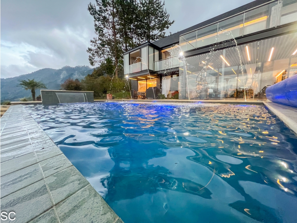 MODERNA CASA EN LAS PALMAS CON VISTA A MEDELLIN, PISCINA, 4 HAB — foto 3