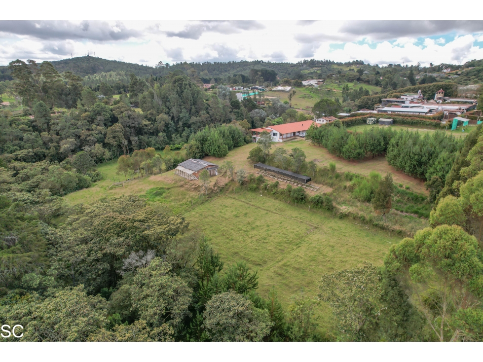 Finca de 2.5 hectáreas 20 MINUTOS AEROPUERTO — foto 2