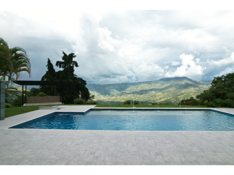CASA DE ESTILO MODERNO CON PISCINA EN COPACABANA - 2