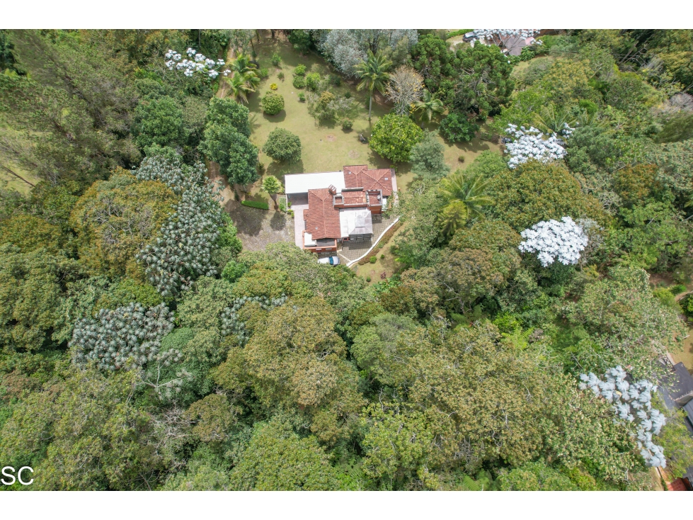 CASA CAMESTRE EN EL RETIRO VIA DON DIEGO, RODEADA DE BOSQUE — foto 2