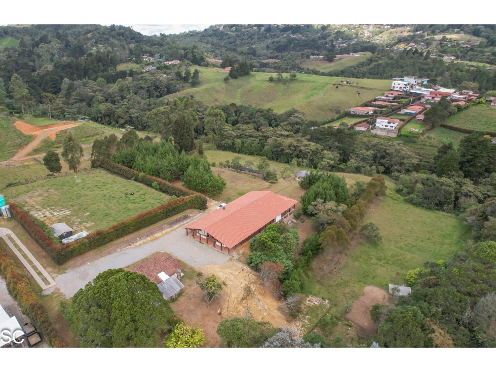 Finca de 2.5 hectáreas 20 MINUTOS AEROPUERTO