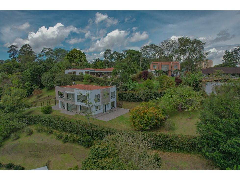 casa campestre de 4 habitaciones Rionegro en Unidad cerrada.