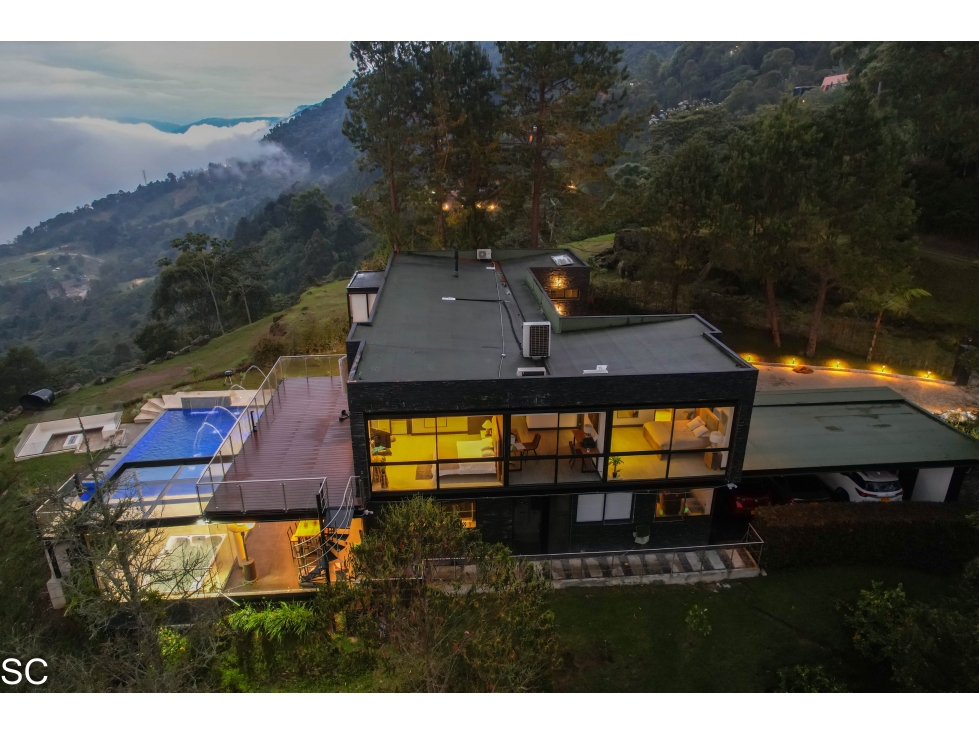 MODERNA CASA EN LAS PALMAS CON VISTA A MEDELLIN, PISCINA, 4 HAB — foto 5