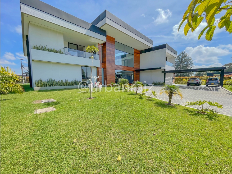 CASA MODERNA EN LLANO GRANDE DE 6 HABITACIONES, CANCHA, JACUZZI — foto 2