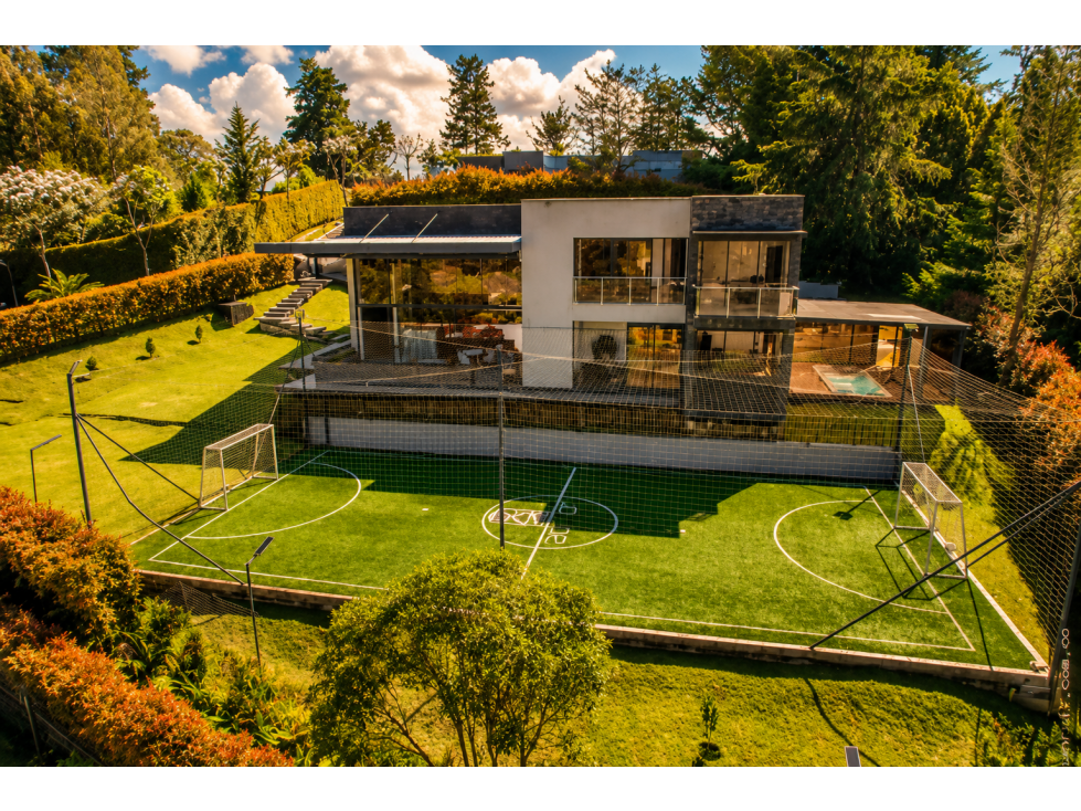 CASA MODERNA CON CANCHA SINTETICA EN LAS PALMAS