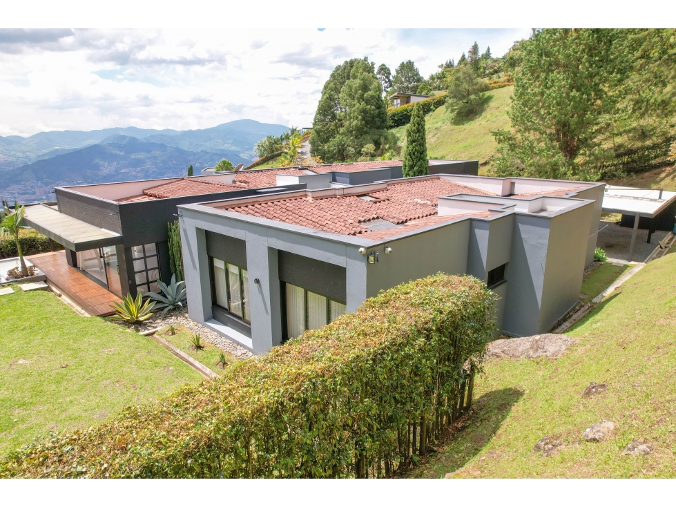 MODERNA CON PISCINA CUATRO HABITACIONES CON BAÑO VESTIER — foto 5