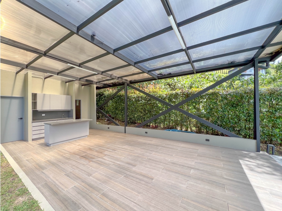 MODERNA CON PISCINA CUATRO HABITACIONES CON BAÑO VESTIER — foto 6