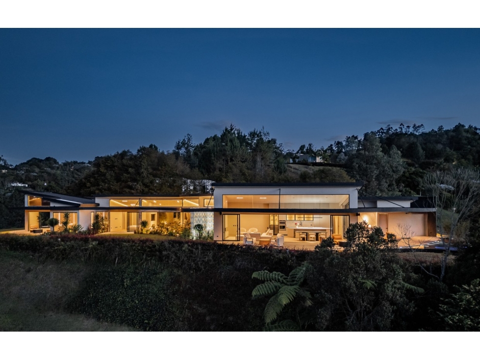 MODERNA MANSION CON VISTA DE UN SOLO NIVEL EL RETIRO — foto 4