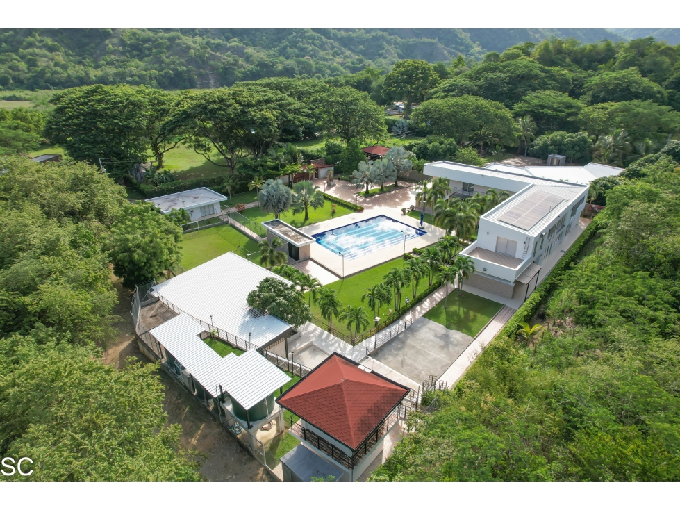 CASA MODERNA EN SAN JERONIMO 12 HABITACIONES PISCINA