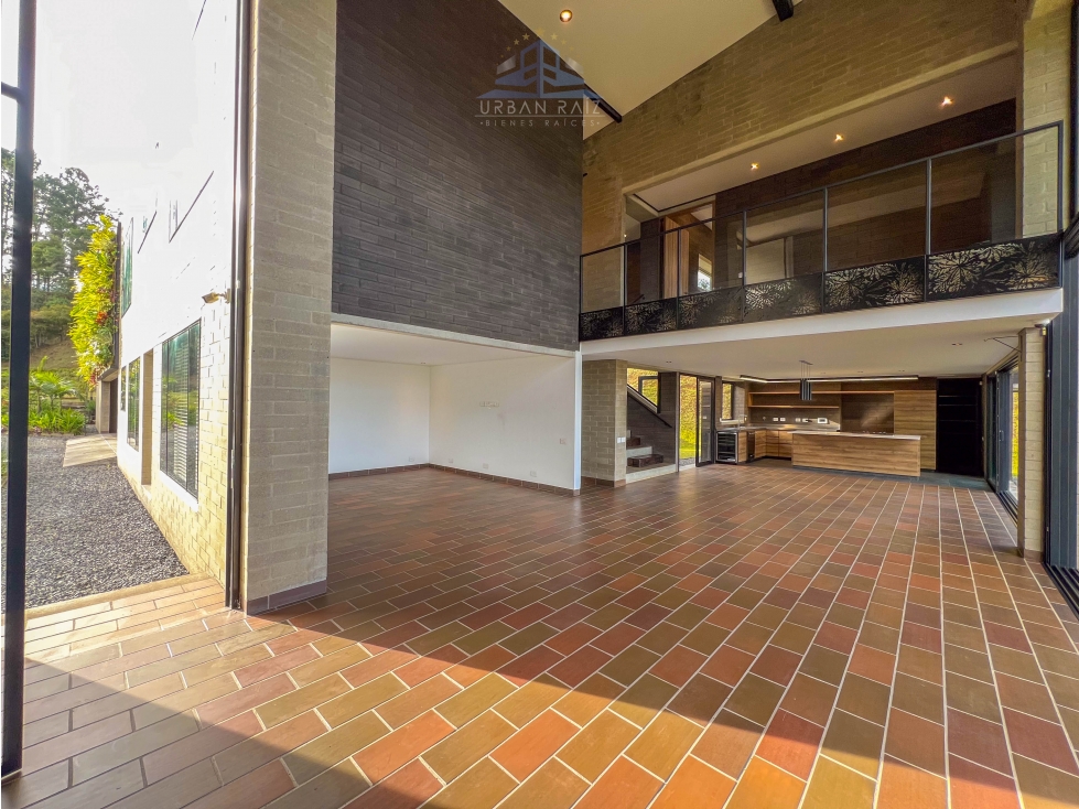 ENVIGADO CASA MODERNA CON BUEN LOTE Y NATURALEZA - 5