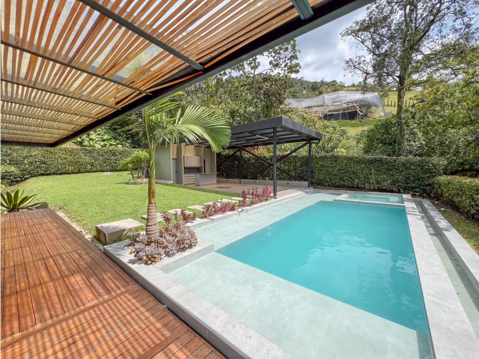 MODERNA CON PISCINA CUATRO HABITACIONES CON BAÑO VESTIER — foto 3