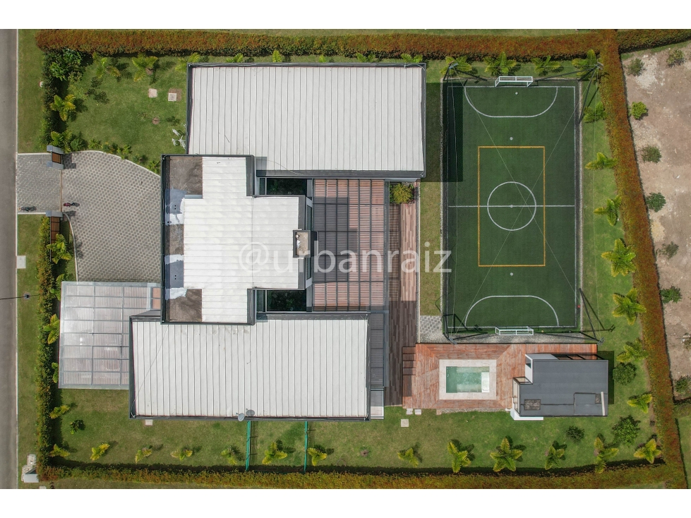 CASA MODERNA EN LLANO GRANDE DE 6 HABITACIONES, CANCHA, JACUZZI — foto 3