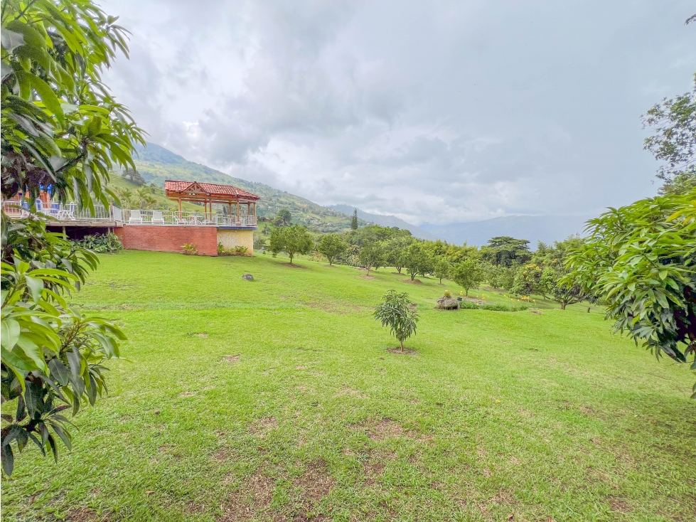 FINCA EN COPACABANA- AMPLIAS ZONAS - PISCINA - SEGURIDAD — foto 4
