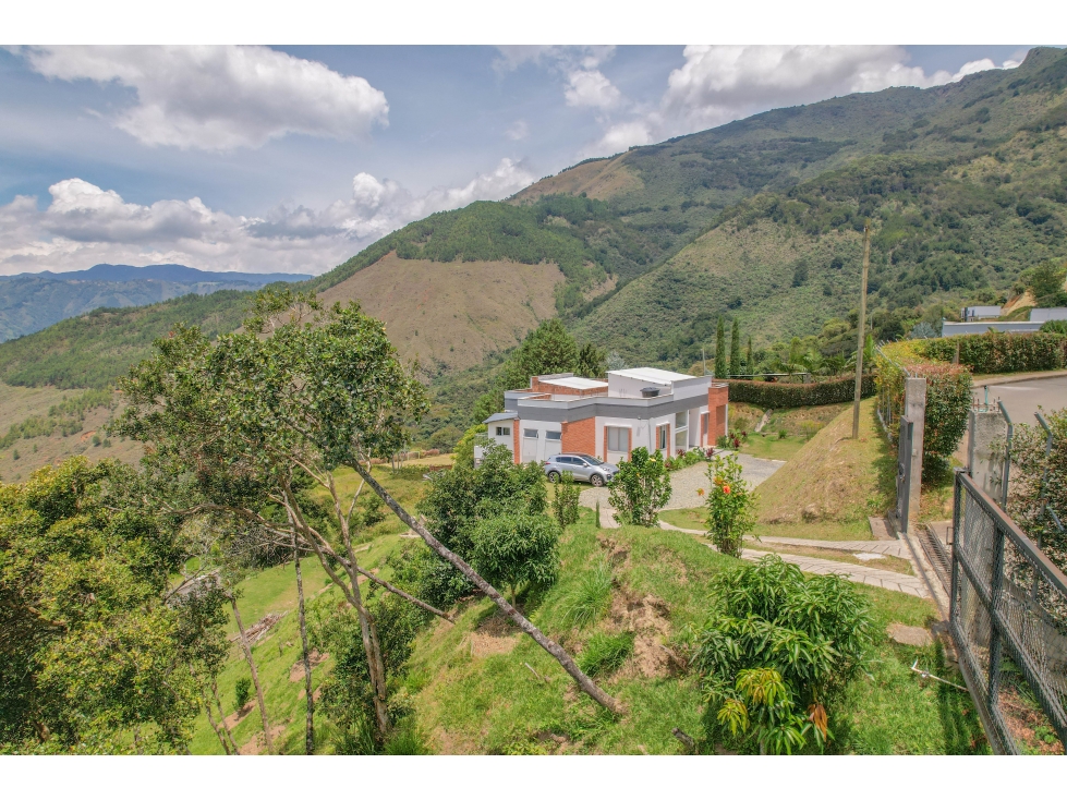 CASA CAMPESTRE EN NORTEAMÉRICA CON GRAN VISTA Y PRIVACIDAD — foto 2