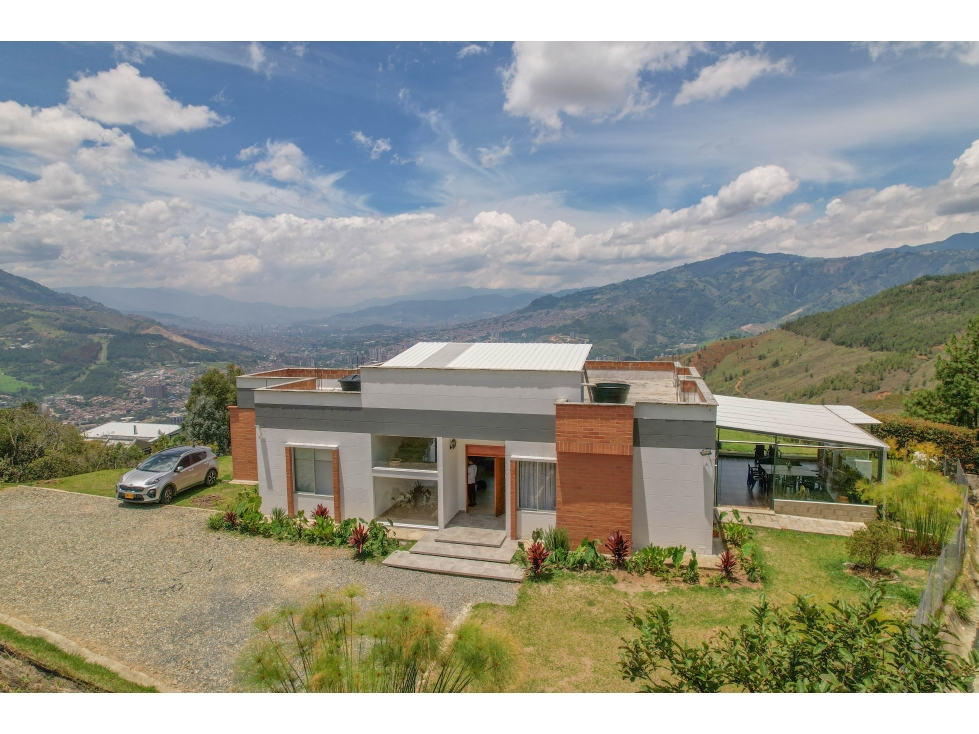 CASA CAMPESTRE EN NORTEAMÉRICA CON GRAN VISTA Y PRIVACIDAD