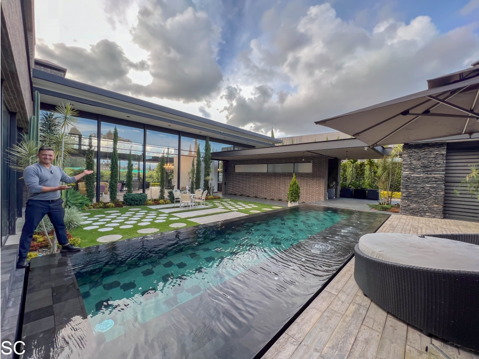 CASA CAMPESTRE MODERNA DE 6 HABITACIONES Y PISCINA LLANO GRANDE