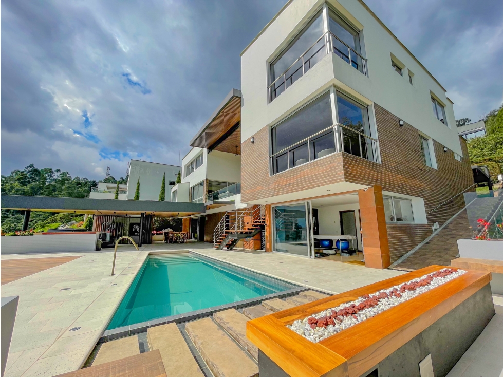 MODERNA EN LAS PALMAS CON VISTA, PISCINA, CERCA AL TESORO