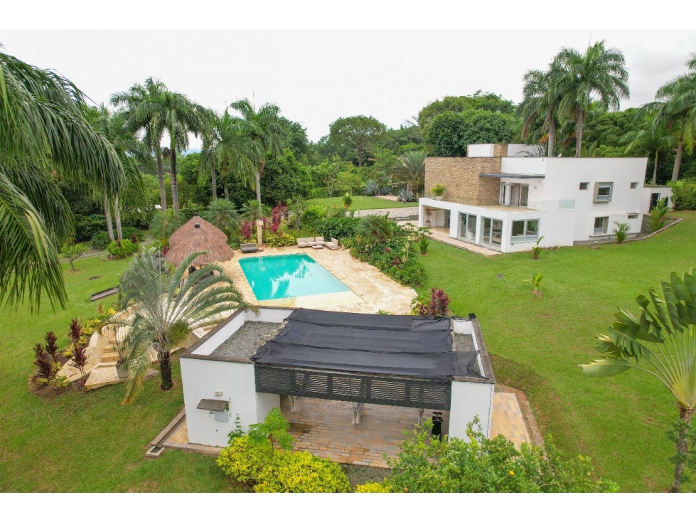 CASA MODERNA EN SAN JERONIMO DE 10 HABITACIONES