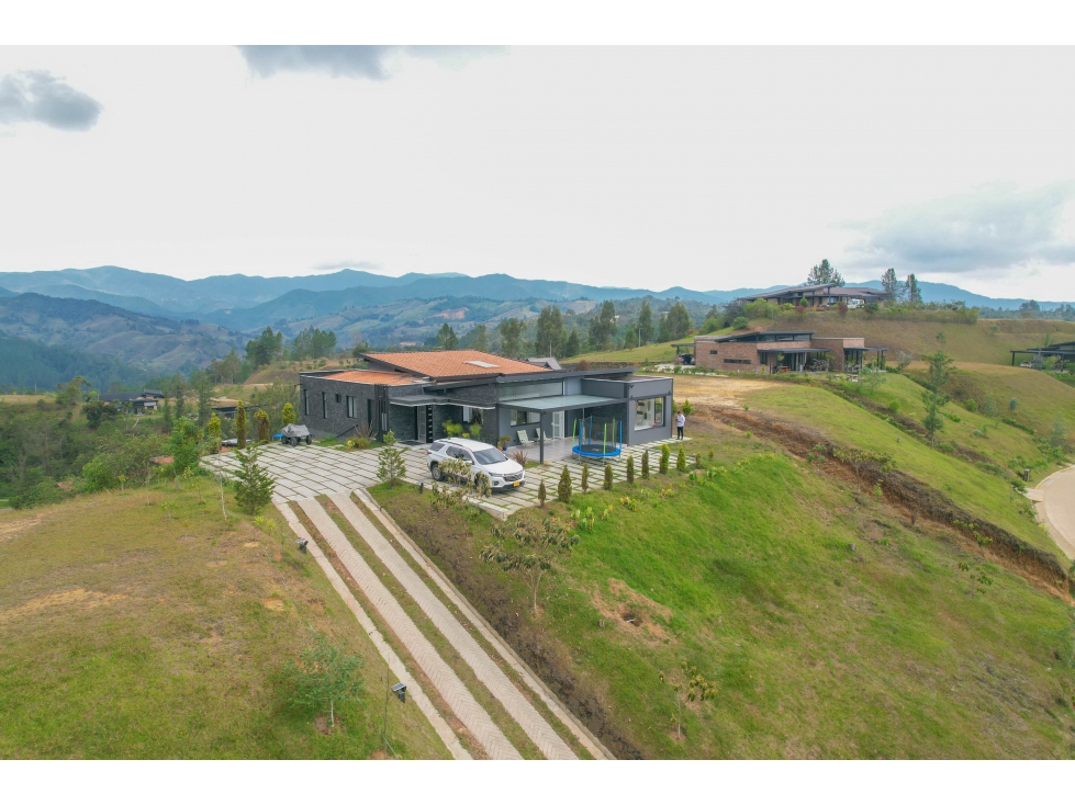 Casa moderna en El Retiro con vista al bosque