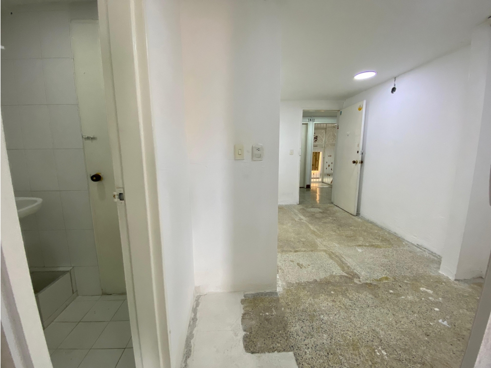 VENTA OFICINA Y PARQUEADERO, LA CANDELARIA, MEDELLÍN