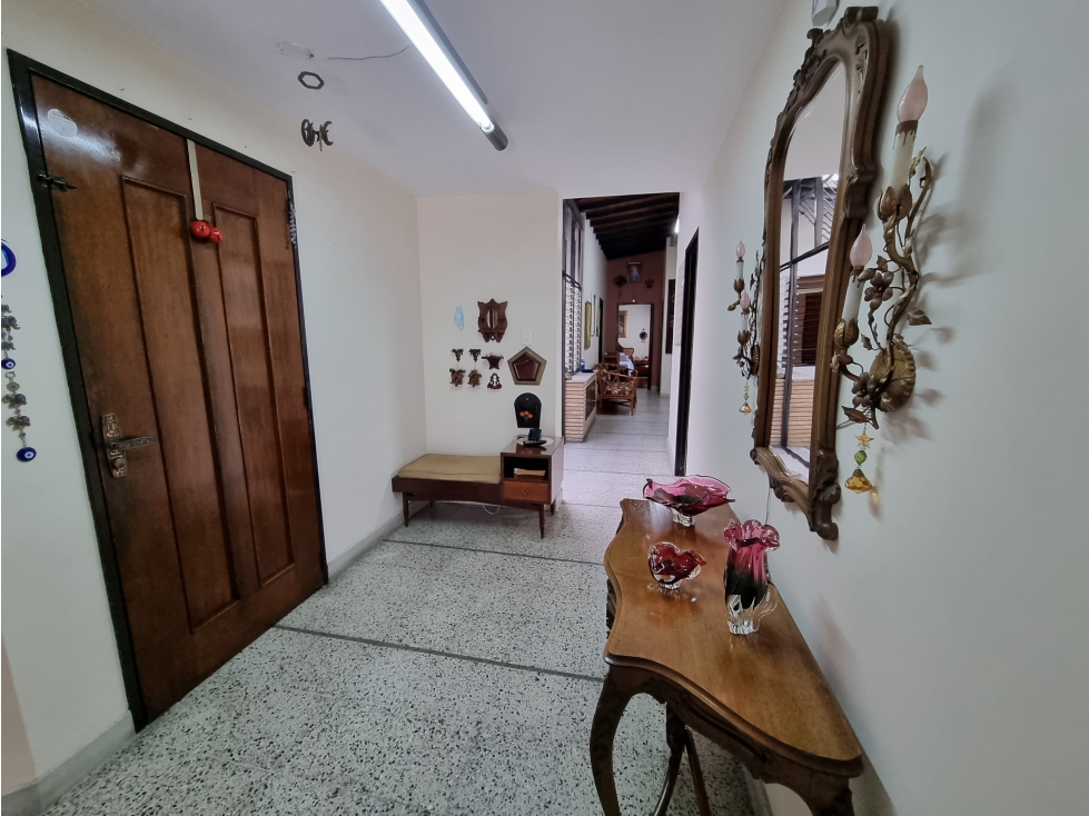 VENTA DE EDIFICIO DE TRES PLANTAS, LOS COLORES, MEDELLIN - 6